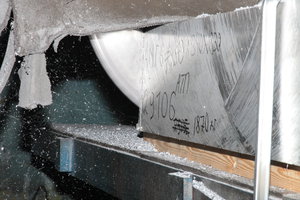 Отрезка толстых алюминиевых плит на заготовки для обработки на станках с ЧПУ. &quot;Кубики&quot;. (23971 просмотр) <a class='original' href='./download/file.php?id=93081&mode=view' target=_blank>Загрузить оригинал (6.83 МБ)</a>