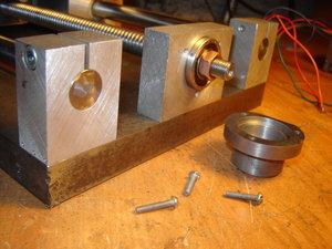 Радиально упорные подшипники. Правда не хватает контр гайки. Не нашел второй с таким шагом. Утро вечера мудренее. (7772 просмотра) <a class='original' href='./download/file.php?id=9324&mode=view' target=_blank>Загрузить оригинал (142.14 КБ)</a>