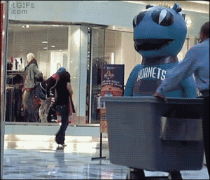 Mascot-scare-instant-karma.gif (3435 просмотров) <a class='original' href='./download/file.php?id=93427&mode=view' target=_blank>Загрузить оригинал (1.99 МБ)</a>