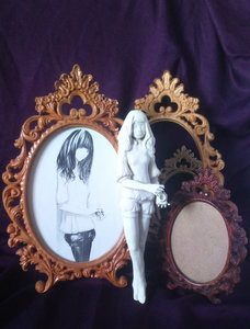 Статуэтка из обычной глины<br />(рамки деревянные вырезаны на станке с ЧПУ) (15731 просмотр) <a class='original' href='./download/file.php?id=93694&mode=view' target=_blank>Загрузить оригинал (828.78 КБ)</a>