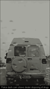 Police-dash-cam-balloons-drugs.gif (2484 просмотра) <a class='original' href='./download/file.php?id=94054&mode=view' target=_blank>Загрузить оригинал (1.99 МБ)</a>