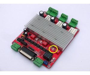 постоянно горящий светодиод оси обведен желтым. (4305 просмотров) <a class='original' href='./download/file.php?id=94535&mode=view' target=_blank>Загрузить оригинал (78.67 КБ)</a>