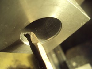 Нарезка канавки под стопор. (7693 просмотра) <a class='original' href='./download/file.php?id=9468&mode=view' target=_blank>Загрузить оригинал (49.74 КБ)</a>