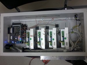 Щит, кабели от ШД экранированны - экран заземлен на корпус щитка, туда же заземлено ИП для StepMaster и ИП на ШД (7282 просмотра) <a class='original' href='./download/file.php?id=95544&mode=view' target=_blank>Загрузить оригинал (587.98 КБ)</a>