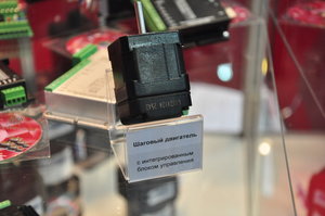 шаговый двигатель с интегрированным блоком управления.JPG (15567 просмотров) <a class='original' href='./download/file.php?id=960&mode=view' target=_blank>Загрузить оригинал (503.63 КБ)</a>