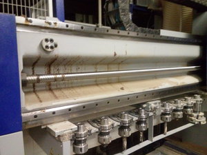 Ось У.Под ней часть инструмента.При смене выдвигается пневматикой. (6367 просмотров) <a class='original' href='./download/file.php?id=96081&mode=view' target=_blank>Загрузить оригинал (1.63 МБ)</a>