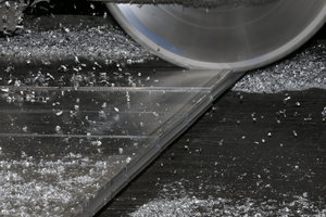 Резка дюралевой плиты на полосы на портальном фрезерном станке дисковой фрезой. (15981 просмотр) <a class='original' href='./download/file.php?id=96481&mode=view' target=_blank>Загрузить оригинал (9.75 МБ)</a>