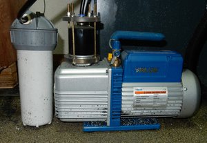 Вакуум-насос с фильтром.jpg (3662 просмотра) <a class='original' href='./download/file.php?id=98293&mode=view' target=_blank>Загрузить оригинал (450.09 КБ)</a>