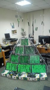 Ёлка из мониторов и видеокарт (2325 просмотров) <a class='original' href='./download/file.php?id=98310&mode=view' target=_blank>Загрузить оригинал (143.06 КБ)</a>